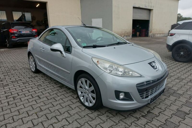 Grau Gebraucht 2011 Peugeot 207 CC Platinum Cabrio | 4.990 € (Fairer Preis) - Bild 1/4