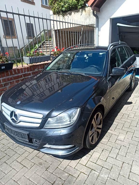 Schwarz Gebraucht 2012 Mercedes C250 Avantgarde Limousine | 5.000 € (Fairer Preis) - Bild 1/4