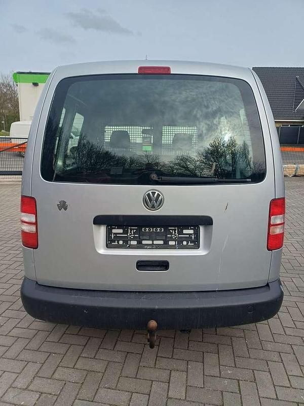 Second-hand VW Caddy 102 CP (75 kW) 2011 Argintiu Monovolum
