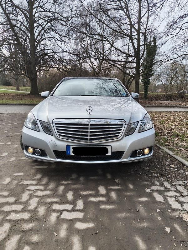 Gebraucht Mercedes E200 184 PS (135 kW) 2009 Silber Limousine