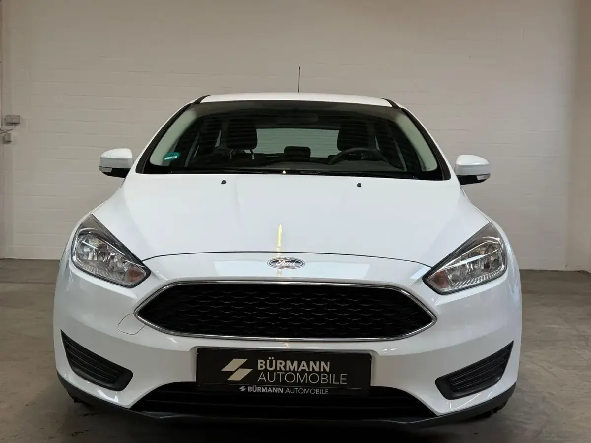 Gebraucht Ford Focus Ambiente 103 PS (75 kW) 2015 Weiß Kombi