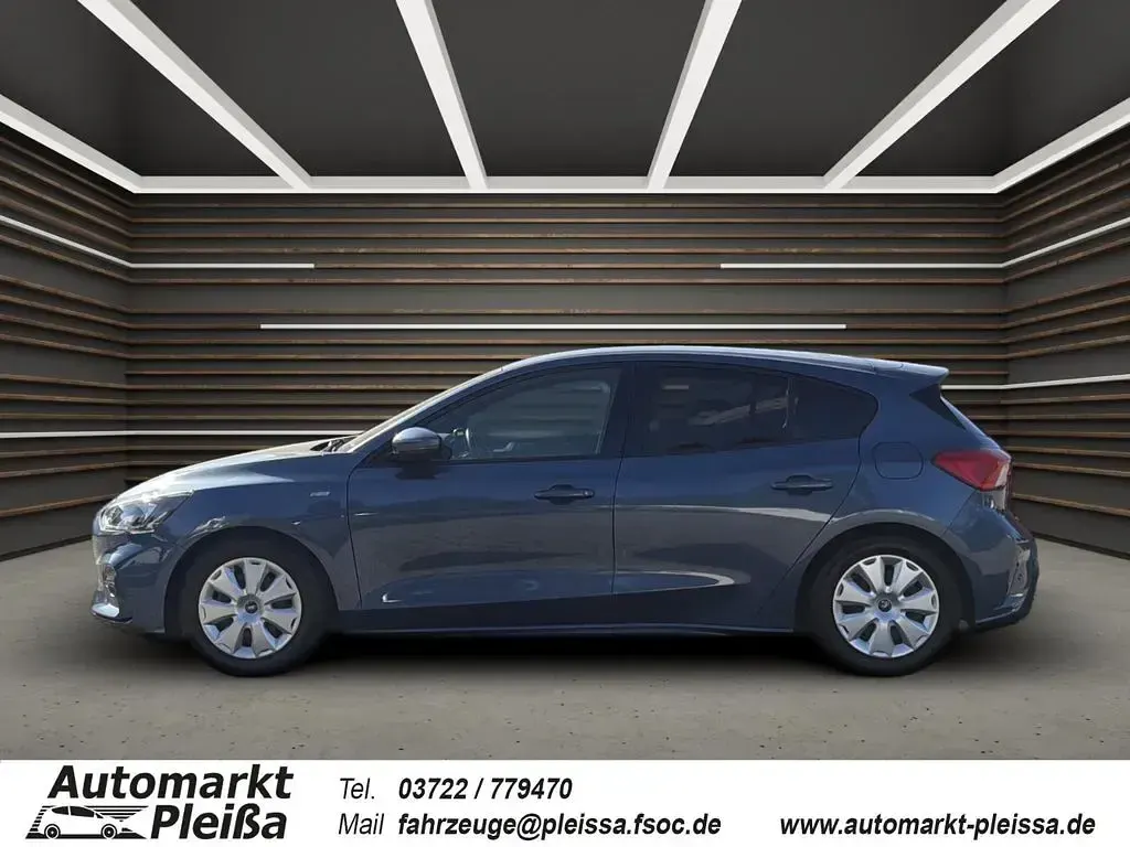 Używany Ford Focus ST-Line 125 KM (91 kW) 2018 Niebieski Sedan/Limuzyna