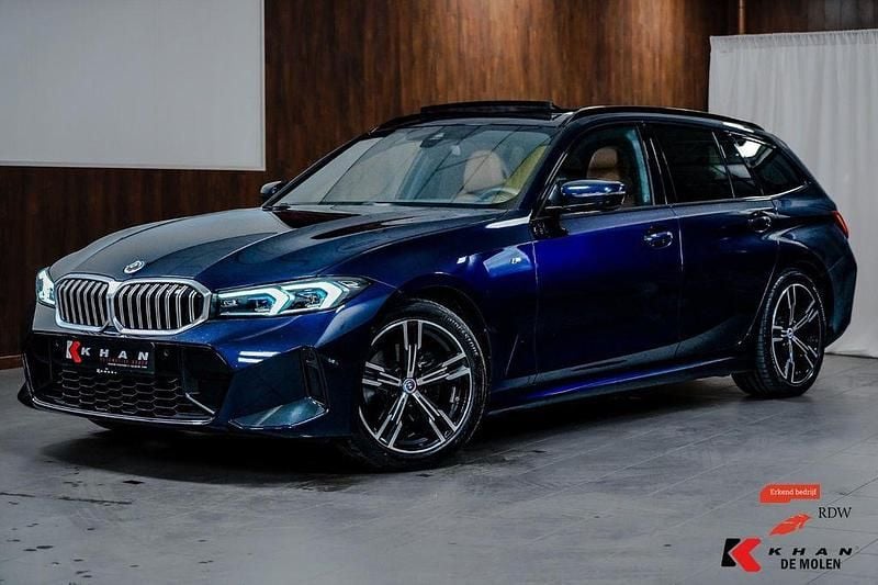 Blau Gebraucht 2023 BMW 320 M Sport Kombi | 42.700 € (Teuer) - Bild 1/4
