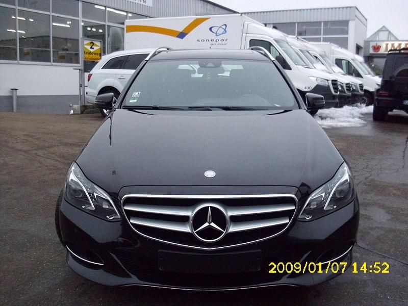Schwarz Gebraucht 2014 Mercedes E250 Edition Kombi | 12.499 € (Fairer Preis) - Bild 1/4