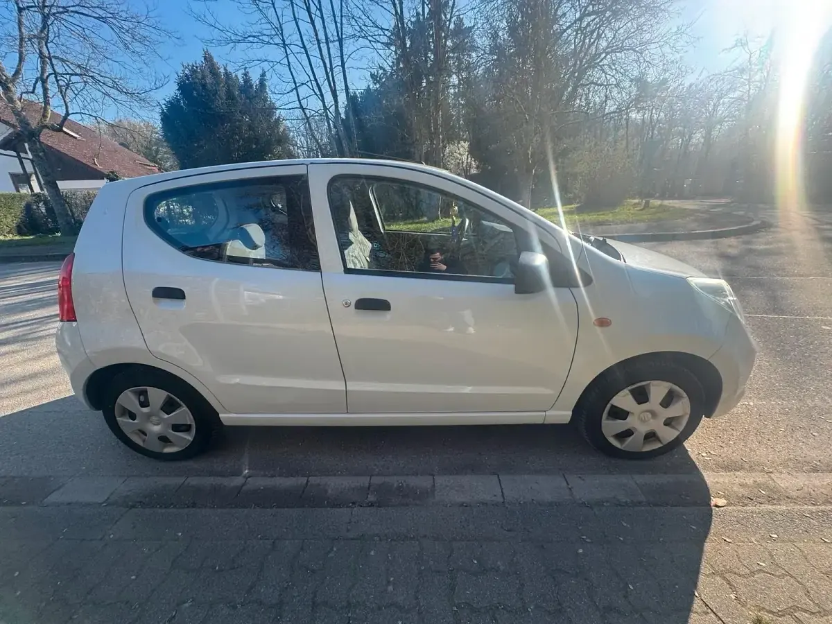 Gebraucht Suzuki Alto Basic 68 PS (50 kW) 2011 Weiß Kleinwagen