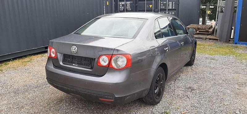 Gebraucht VW Jetta Comfortline 150 PS (110 kW) 2006 Platinum grey metallic Limousine