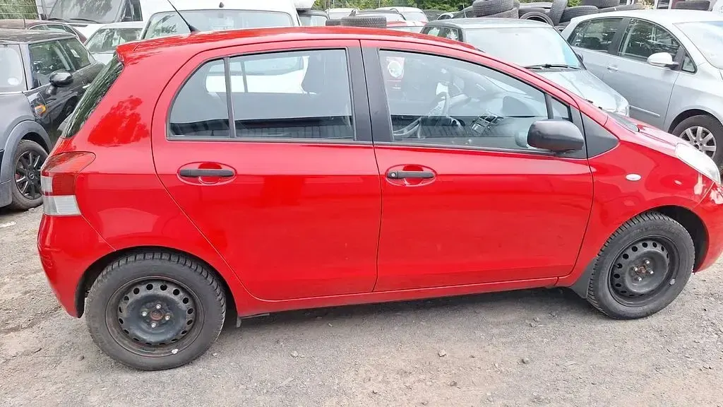 Gebraucht Toyota Yaris 69 PS (50 kW) 2010 Rot Kleinwagen