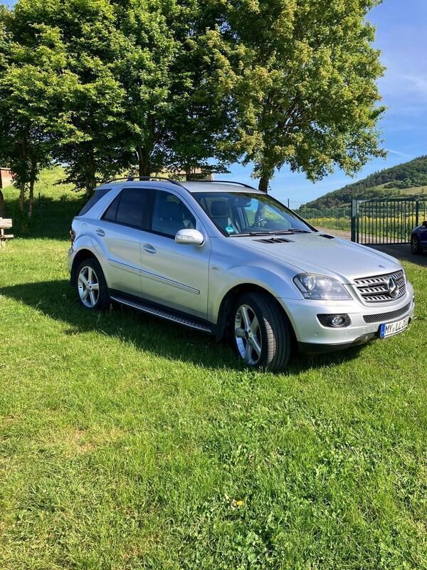 Silber Gebraucht 2009 Mercedes ML320 SUV | 8.000 € - Bild 1/4