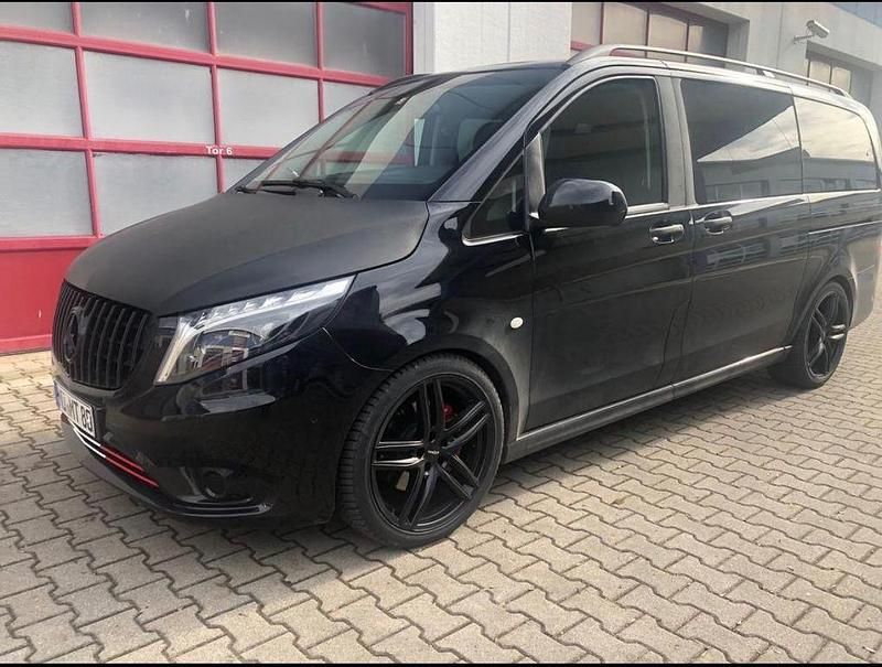 Gebraucht Mercedes Vito 237 PS (174 kW) 2023 Schwarz Van
