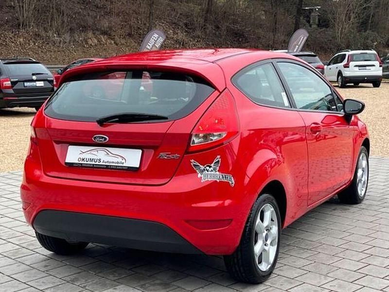 Gebraucht Ford Fiesta Trend 103 PS (75 kW) 2011 Rot Kleinwagen