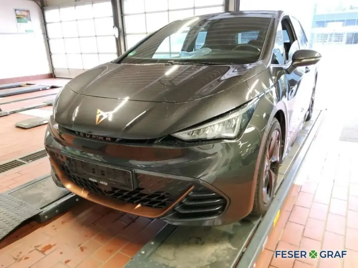 Usata Cupra Born 169 kW (231 CV) 2024 Grigio Utilitaria