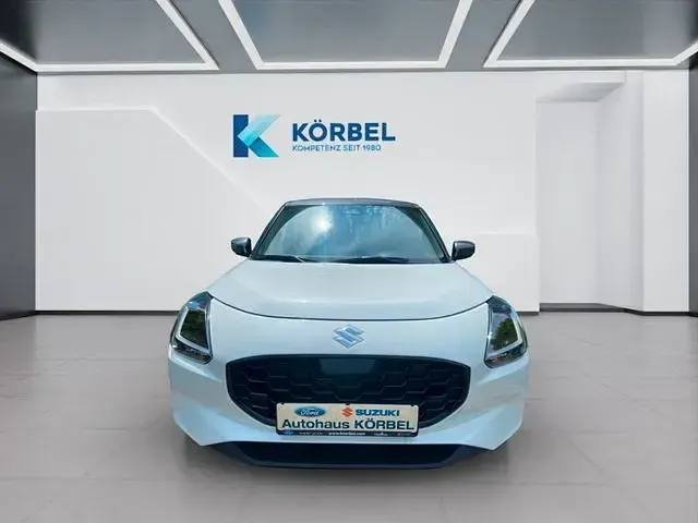 Neu Suzuki Swift Comfort 83 PS (61 kW) 2025 Weiß Kleinwagen