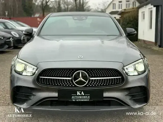 Gebraucht Mercedes E220 AMG line 220 PS (161 kW) 2024 Grau Limousine