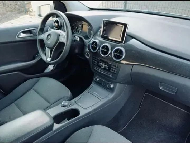 Gebraucht Mercedes B180 109 PS (80 kW) 2012 Weiß Kleinwagen