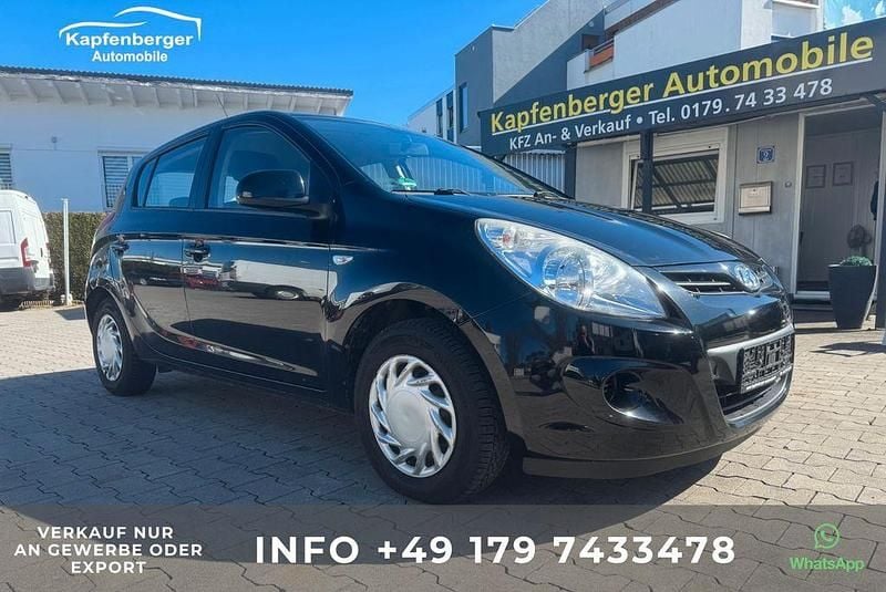 Gebraucht Hyundai i20 77 PS (56 kW) 2012 Schwarz Kleinwagen