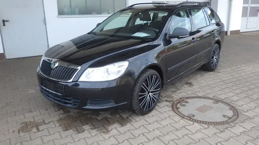 Gebraucht Skoda Octavia Active 105 PS (77 kW) 2012 Schwarz Kombi