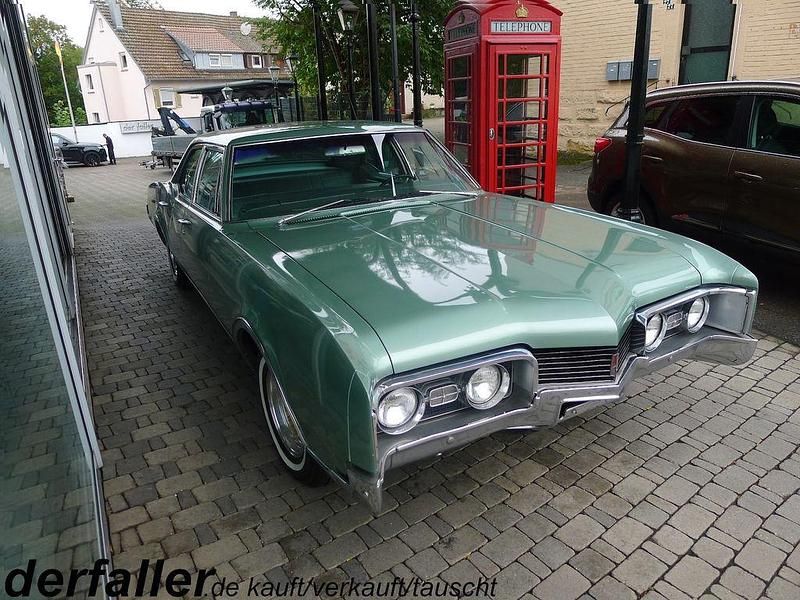 Grün Gebraucht 1967 Oldsmobile Delta 88 Limousine | 13.900 € - Bild 1/4