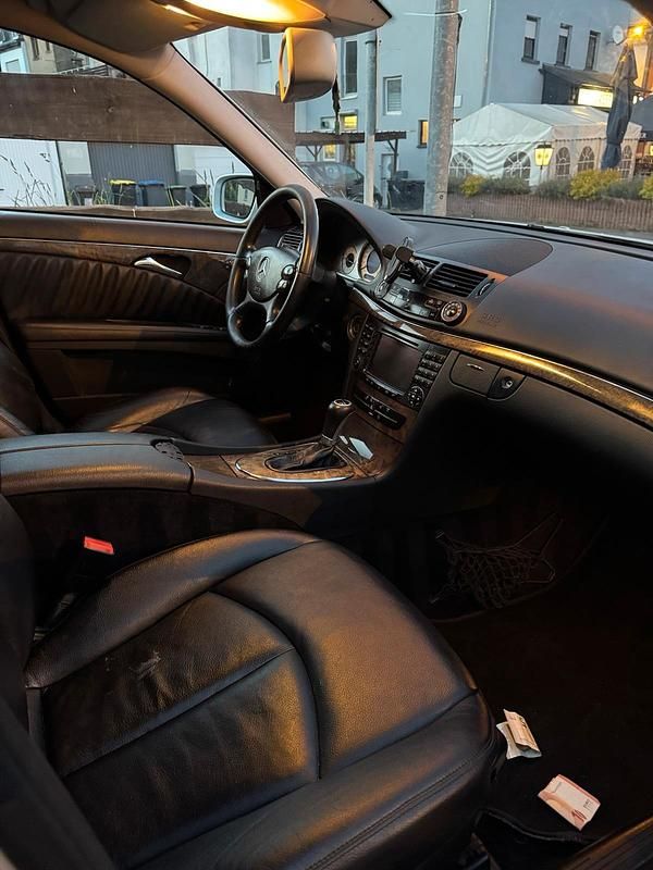 Gebraucht Mercedes E320 224 PS (164 kW) 2006 Silber Limousine