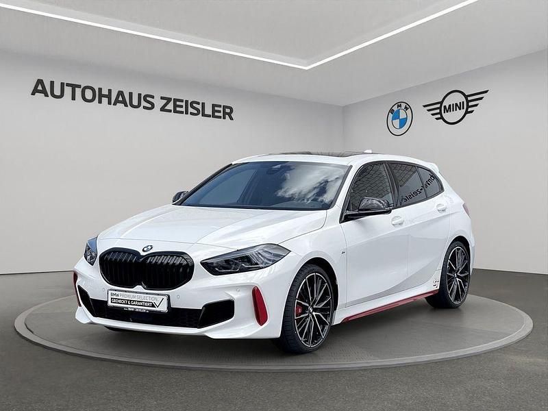 Alpinweiß uni Gebraucht 2023 BMW 128 M Sport Limousine | 34.980 € (Fairer Preis) - Bild 1/4