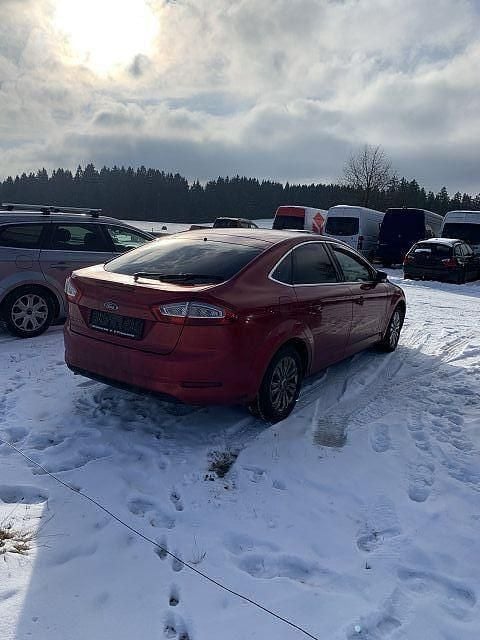 Gebraucht Ford Mondeo Titanium 163 PS (119 kW) 2014 Rot Limousine