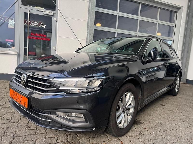 Grau Gebraucht 2021 VW Passat Business Kombi | 21.990 € (Fairer Preis) - Bild 1/4