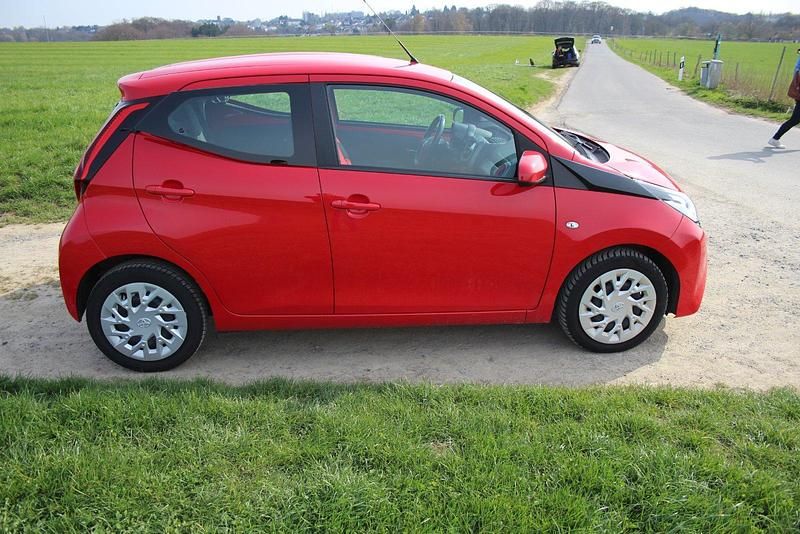 Gebraucht Toyota Aygo 72 PS (52 kW) 2019 Rot Kleinwagen
