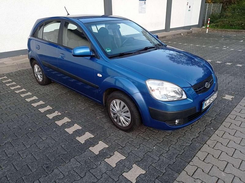 Blau Gebraucht 2006 Kia Rio EX Limousine | 2.900 € (Etwas zu teuer) - Bild 1/4