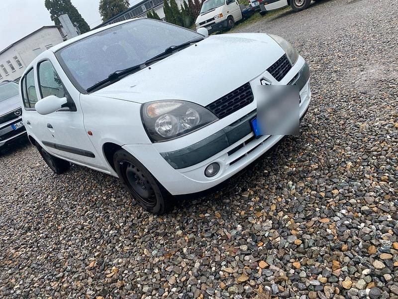 Weiß Gebraucht 2001 Renault Clio II Kleinwagen | 2.099 € (Etwas zu teuer) - Bild 1/4