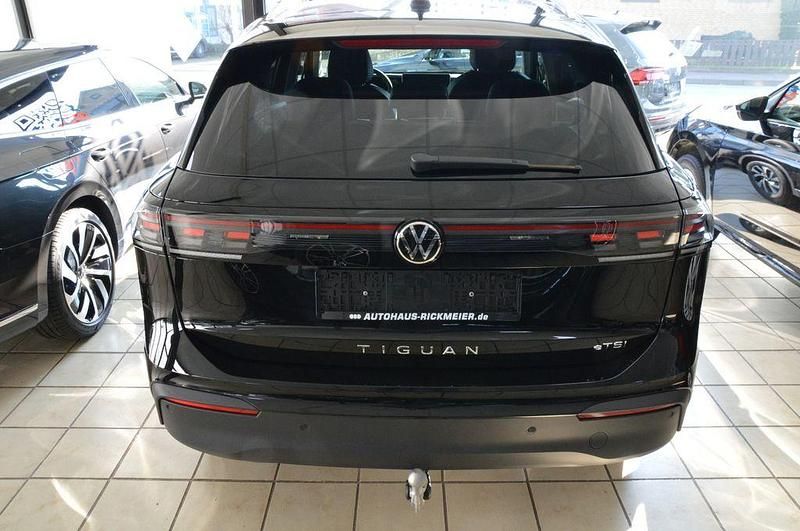 Neu VW Tiguan Life 150 PS (110 kW) 2025 Grenadillschwarz SUV