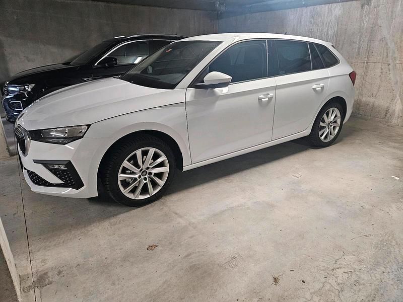 Weiß Gebraucht 2025 Skoda Scala Kleinwagen | 22.200 € (Fairer Preis) - Bild 1/2