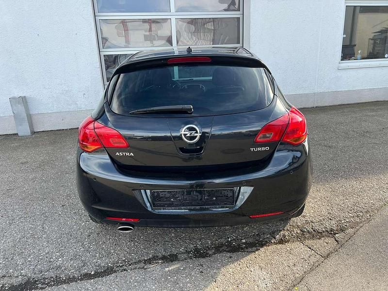Gebraucht Opel Astra Design Edition 140 PS (102 kW) 2011 Karbonschw graphitschw midnigh Kleinwagen