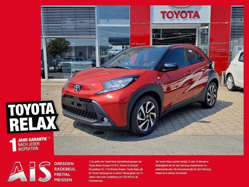 Chili red / night sky black Gebraucht 2025 Toyota Aygo Kleinwagen | 14.890 € (Guter Preis) - Bild 1/3