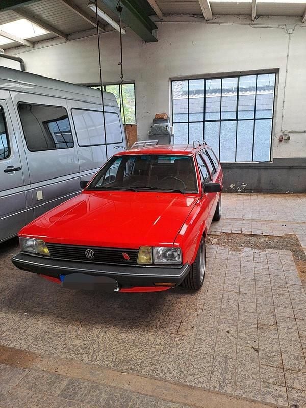Second-hand VW Passat 55 CP (40 kW) 1982 Roșu Break