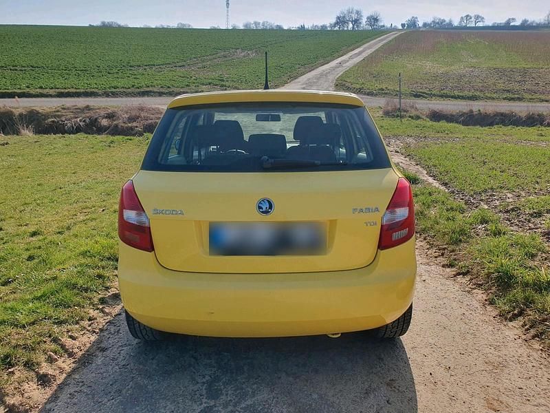 Gebraucht Skoda Fabia Ambition 75 PS (55 kW) 2013 Gelb Kleinwagen