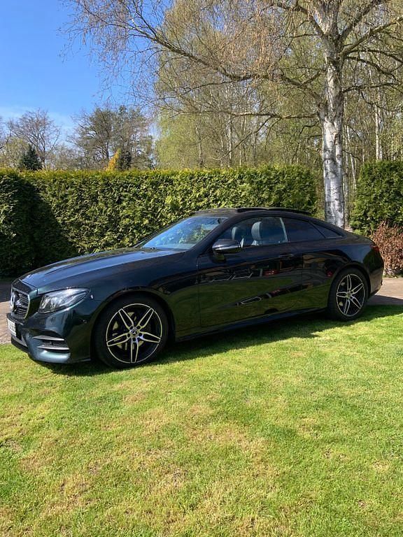 Grün Gebraucht 2017 Mercedes E220 AMG line Coupé | 26.500 € (Fairer Preis) - Bild 1/4