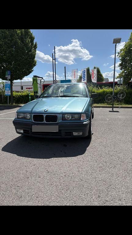 Grün Gebraucht 1994 BMW 316 Sport Line Limousine | 3.800 € - Bild 1/4