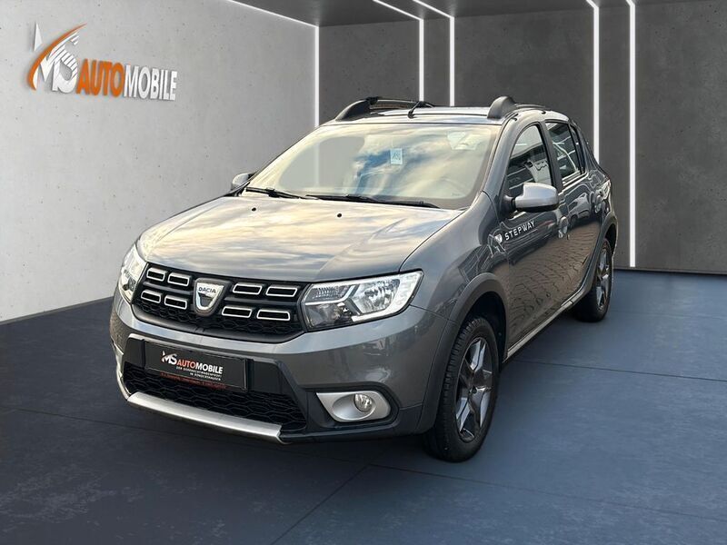 Grau Gebraucht 2018 Dacia Sandero Celebration Kleinwagen | 9.490 € (Fairer Preis) - Bild 1/4