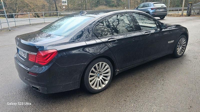 Gebraucht BMW 750 Shadowline 408 PS (300 kW) 2010 Schwarz Limousine