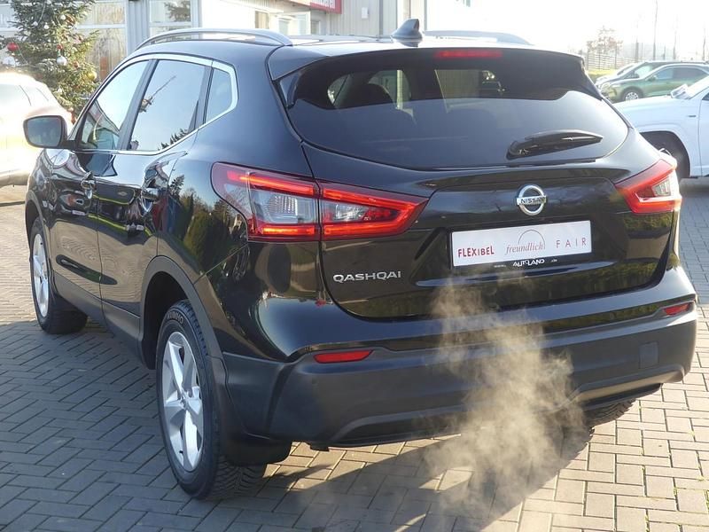 Gebraucht Nissan Qashqai Acenta 116 PS (85 kW) 2018 Schwarz SUV