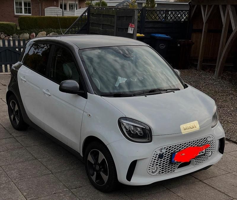 Weiß Gebraucht 2021 Smart ForFour Electric Drive Kleinwagen | 10.699 € (Fairer Preis) - Bild 1/4
