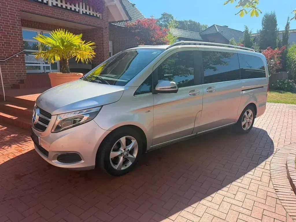 Gebraucht Mercedes V220 Avantgarde Edition 190 PS (139 kW) 2014 Silber Van / Kleinbus