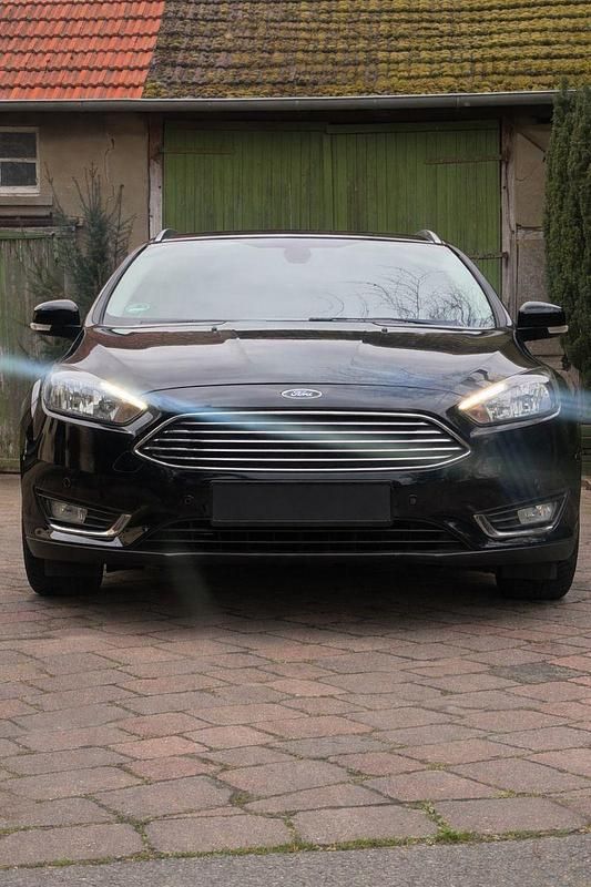 Gebraucht Ford Focus Titanium 120 PS (88 kW) 2016 Schwarz Kombi