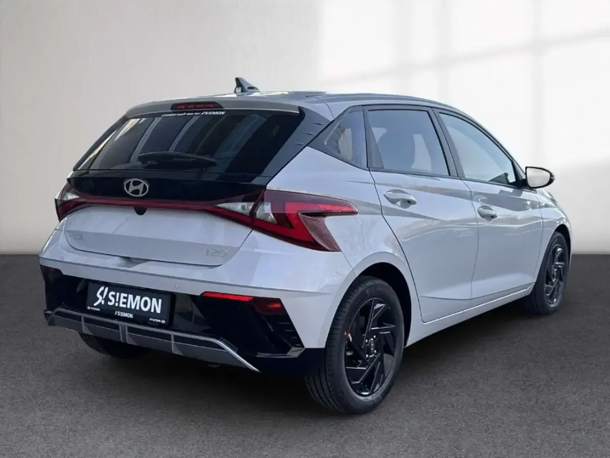 Neu Hyundai i20 Blackline 90 PS (66 kW) 2026 Schwarz Limousine