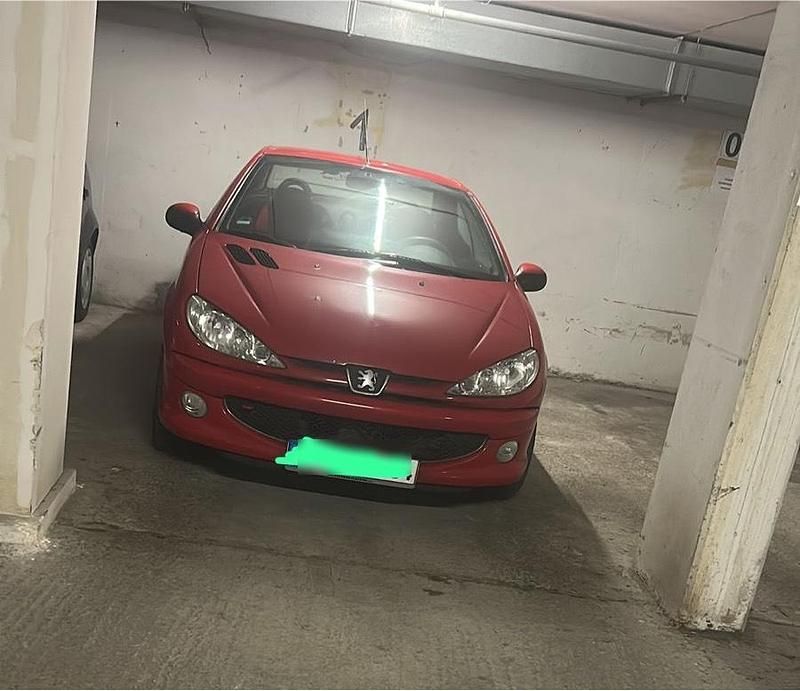 Rot Gebraucht 2006 Peugeot 206 CC Filou Cabrio | 3.300 € (Teuer) - Bild 1/4