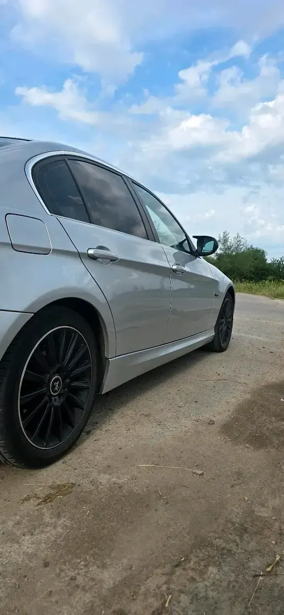 Gebraucht BMW 318 143 PS (105 kW) 2010 Silber Limousine