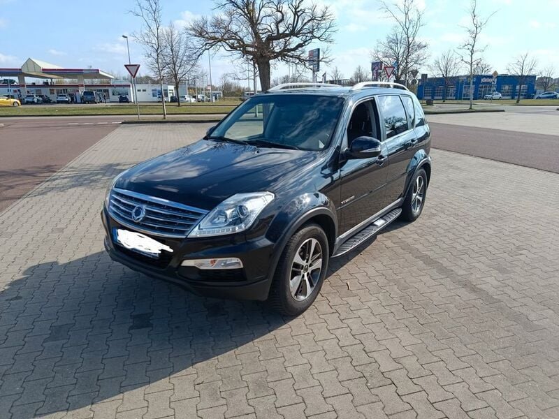Schwarz Gebraucht 2017 Ssangyong Rexton SUV | 22.900 € (Teuer) - Bild 1/4