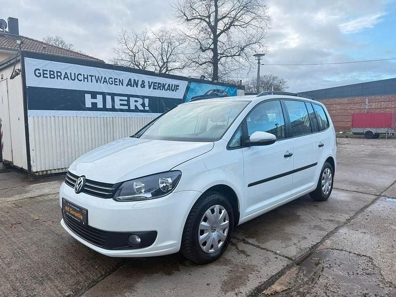 Weiß Gebraucht 2014 VW Touran Trendline Van / Kleinbus | 7.550 € (Guter Preis) - Bild 1/4