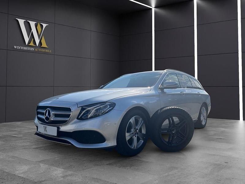 Silber Gebraucht 2018 Mercedes E220 Avantgarde Kombi | 25.500 € (Fairer Preis) - Bild 1/4