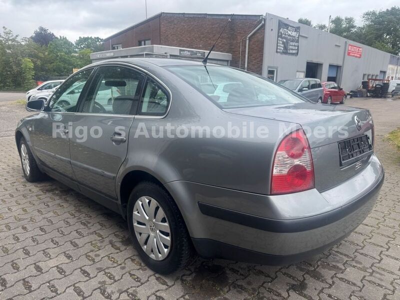 Gebraucht VW Passat Comfortline 116 PS (85 kW) 2002 Grau Limousine