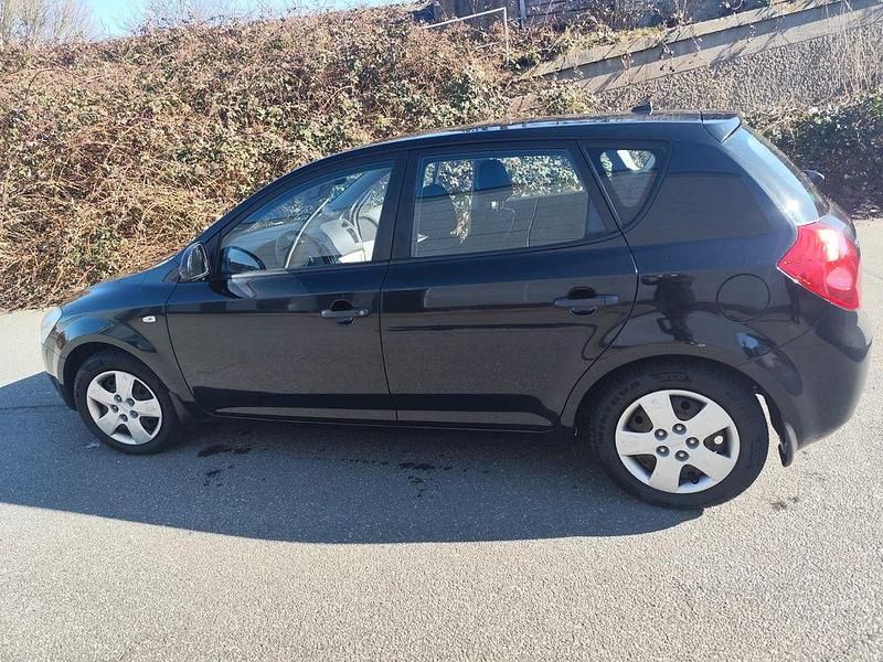 Gebraucht Kia Ceed LX 109 PS (80 kW) 2009 Schwarz Kleinwagen